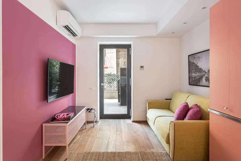 Amazing Apartment In Duomo Milão Exterior foto
