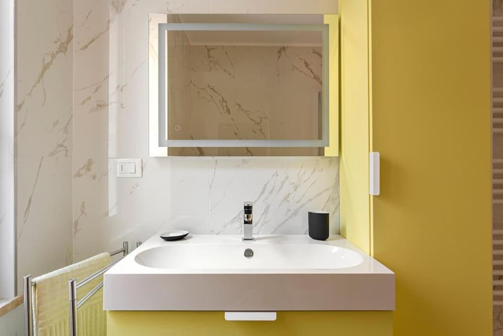 Amazing Apartment In Duomo Milão Exterior foto