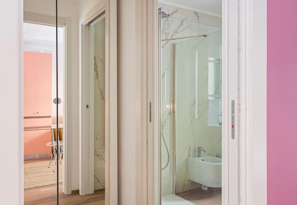 Amazing Apartment In Duomo Milão Exterior foto