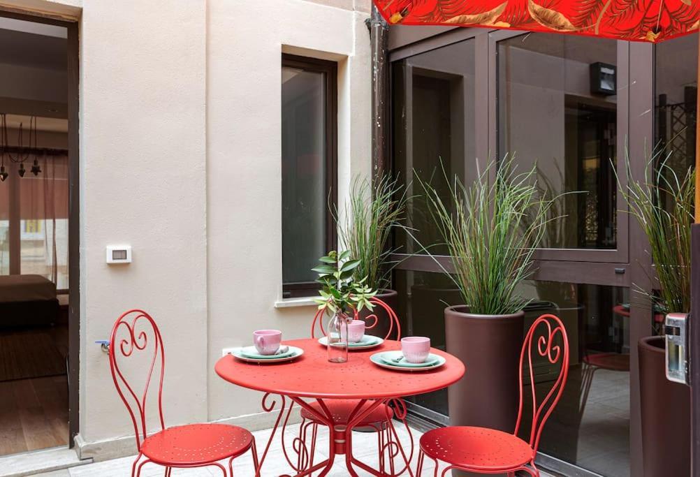 Amazing Apartment In Duomo Milão Exterior foto